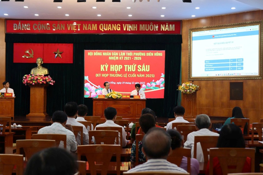 ĐẨY MẠNH CHUYỂN ĐỔI SỐ, HĐND PHƯỜNG DIÊN HỒNG ỨNG DỤNG PHẦN MỀM ĐIỀU HÀNH KỲ HỌP