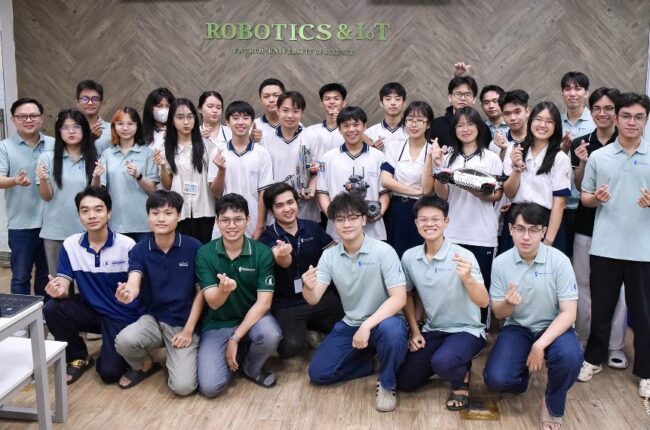 Học sinh THPT Trần Khai Nguyên khám phá ĐH KHTN TP.HCM 1 598307020 1266172455538070 4688674497638542674 n