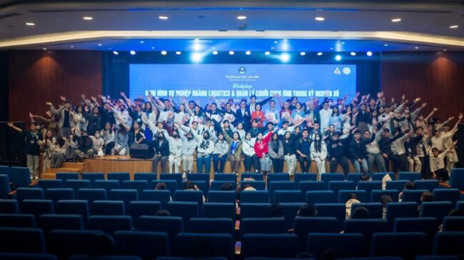 Sinh viên ĐH Văn Hiến tìm hiểu chuyên sâu về chuỗi khối 1 605128892 1328750689294720 6119550732283585423 n