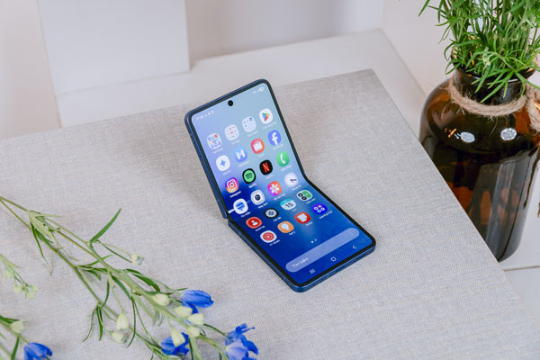 Sắm Tết tiết kiệm: iPhone 17 Pro về giá sốc, Z Fold7 giảm gần 10 triệu đồng 3 Samsung Z Flip7