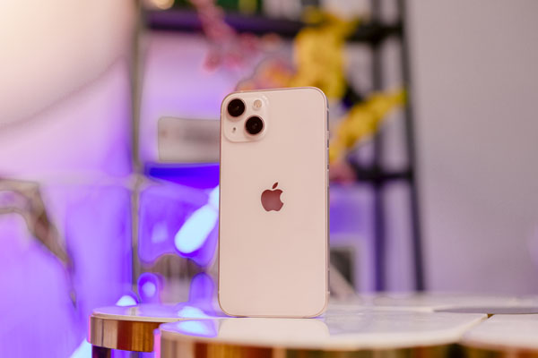 Sắm Tết tiết kiệm: iPhone 17 Pro về giá sốc, Z Fold7 giảm gần 10 triệu đồng 2 iPhone 13