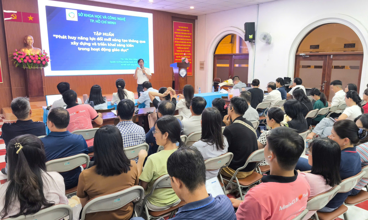 Gần 200 giáo viên, nhân viên THPT Marie Curie tham gia tập huấn về đổi mới sáng tạo và sáng kiến Gần 200 giáo viên, nhân viên THPT Marie Curie tham gia tập huấn về đổi mới sáng tạo và sáng kiến